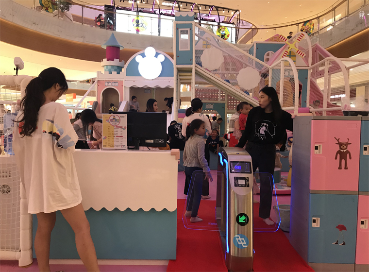 Ticket channel gate of shopping mall and amusement park